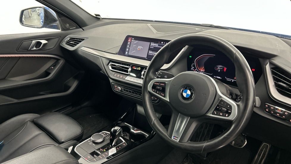 BMW 1 Series Hatchback Black #6