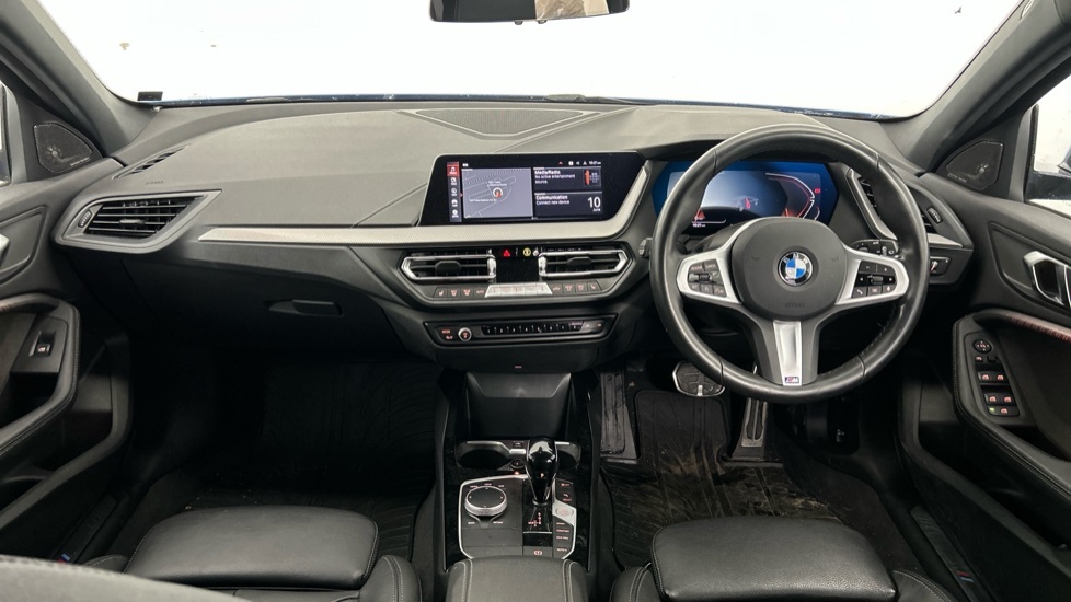 BMW 1 Series Hatchback Black #4