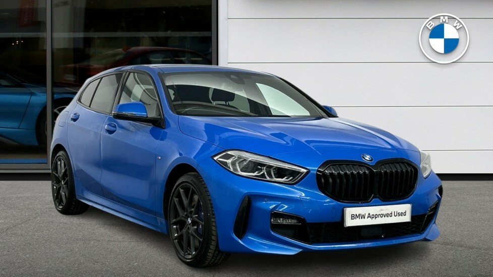 BMW 1 Series Hatchback Black #1
