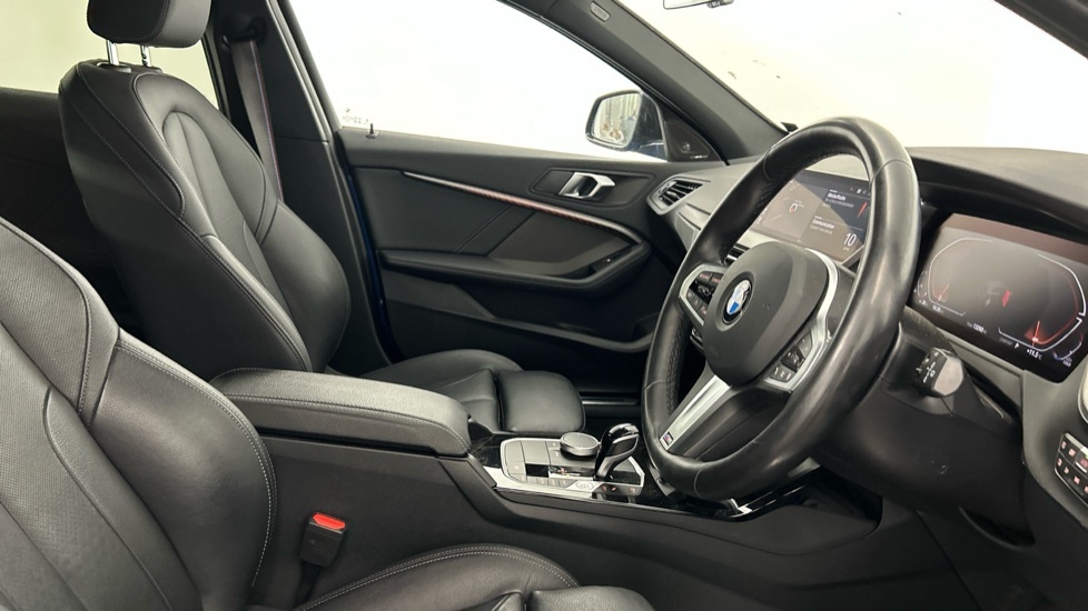 BMW 1 Series Hatchback Black #11