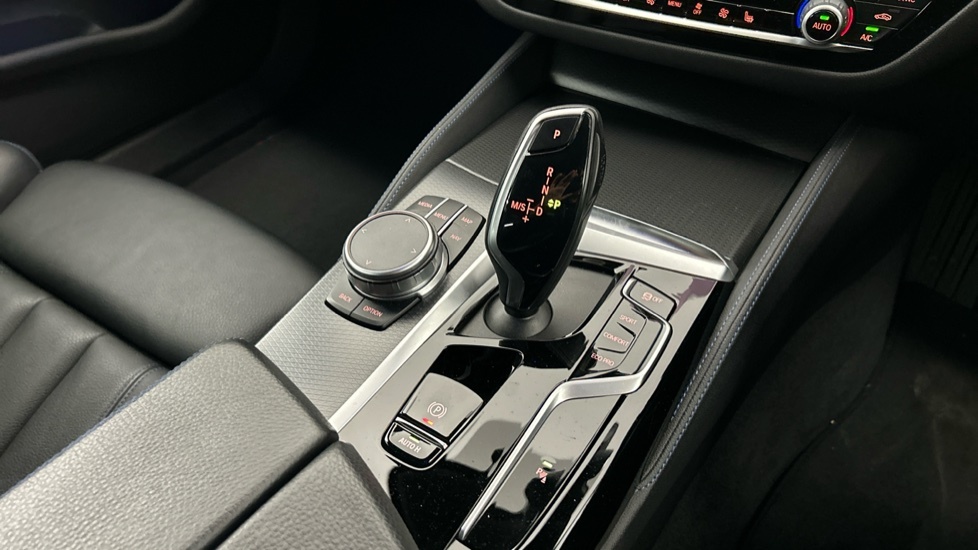 BMW 5 Series Black #10