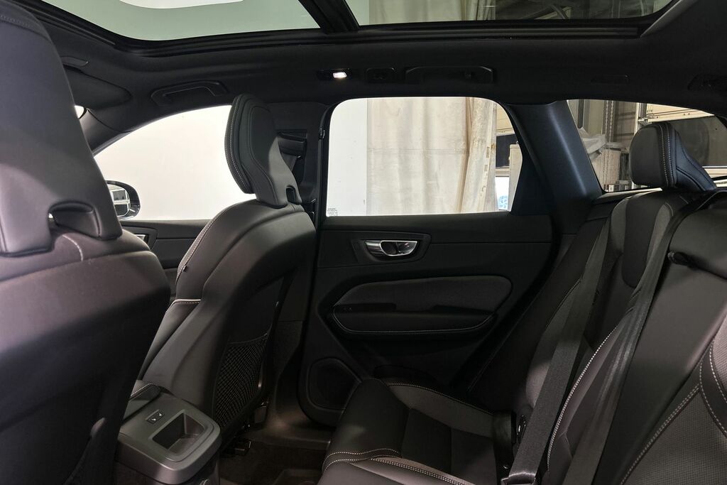 Volvo XC60 Ultimate Blue #17