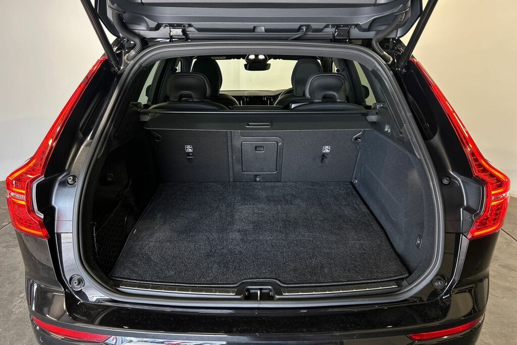 Volvo XC60 Ultimate Blue #8