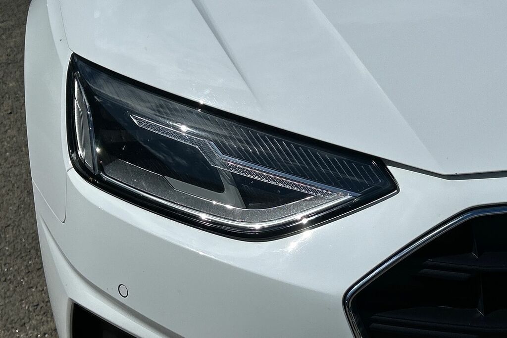 Audi A4 Avant Black Edition Black #18