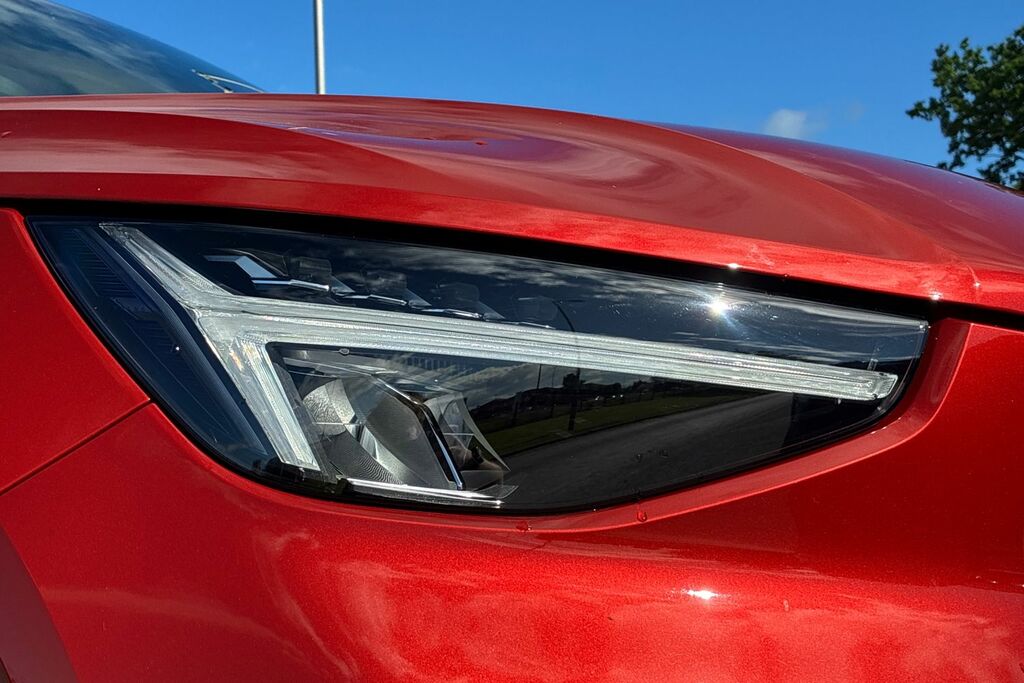 Volvo XC40 R-design, T3 Black #17