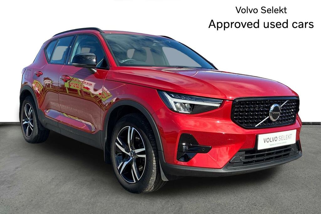 Volvo XC40 Plus, B3 Mild Hybrid, Dark Red