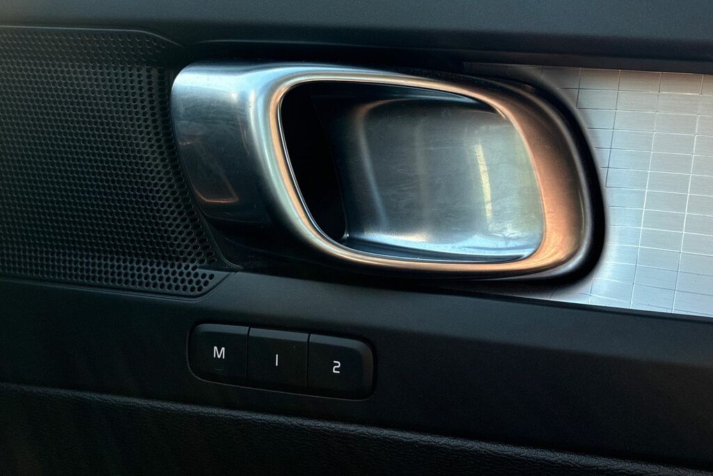 Volvo XC40 R-design, T3 Black #22