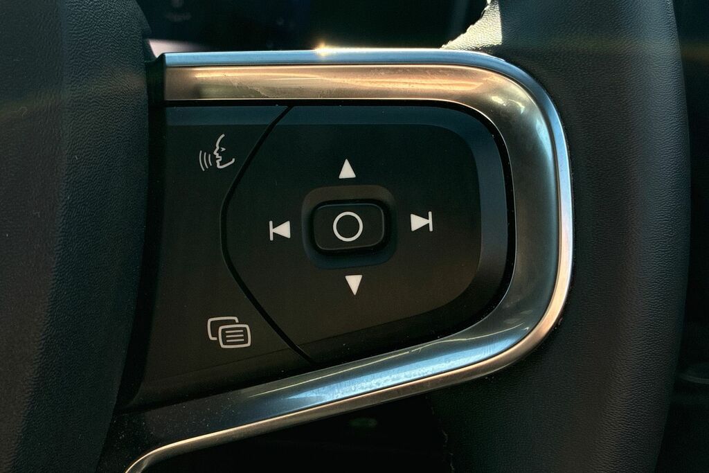 Volvo XC40 R-design, T3 Black #12