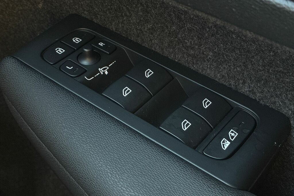 Volvo XC40 R-design, T3 Black #23