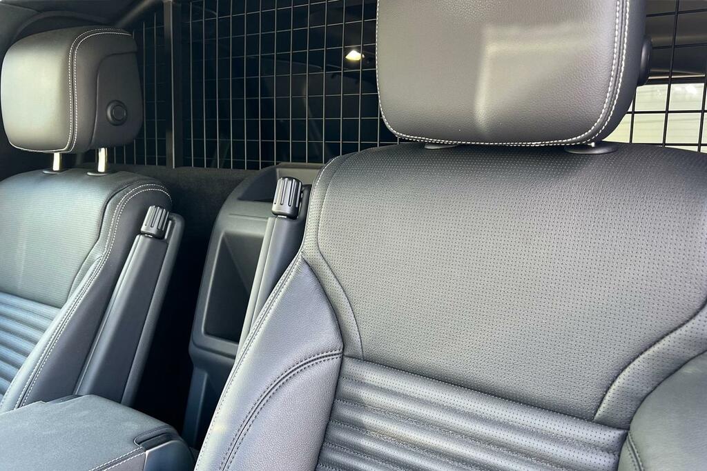 Land Rover Discovery D350 Se Commercial Grey #4