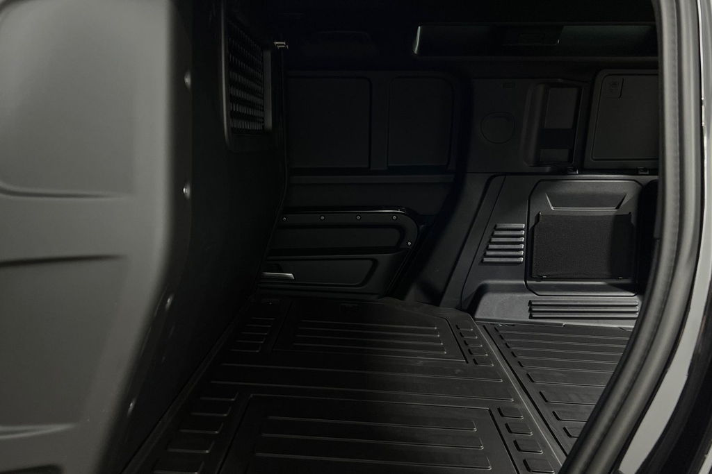 Land Rover Defender 110 D250 Hard Top X-dynamic Se Black #4
