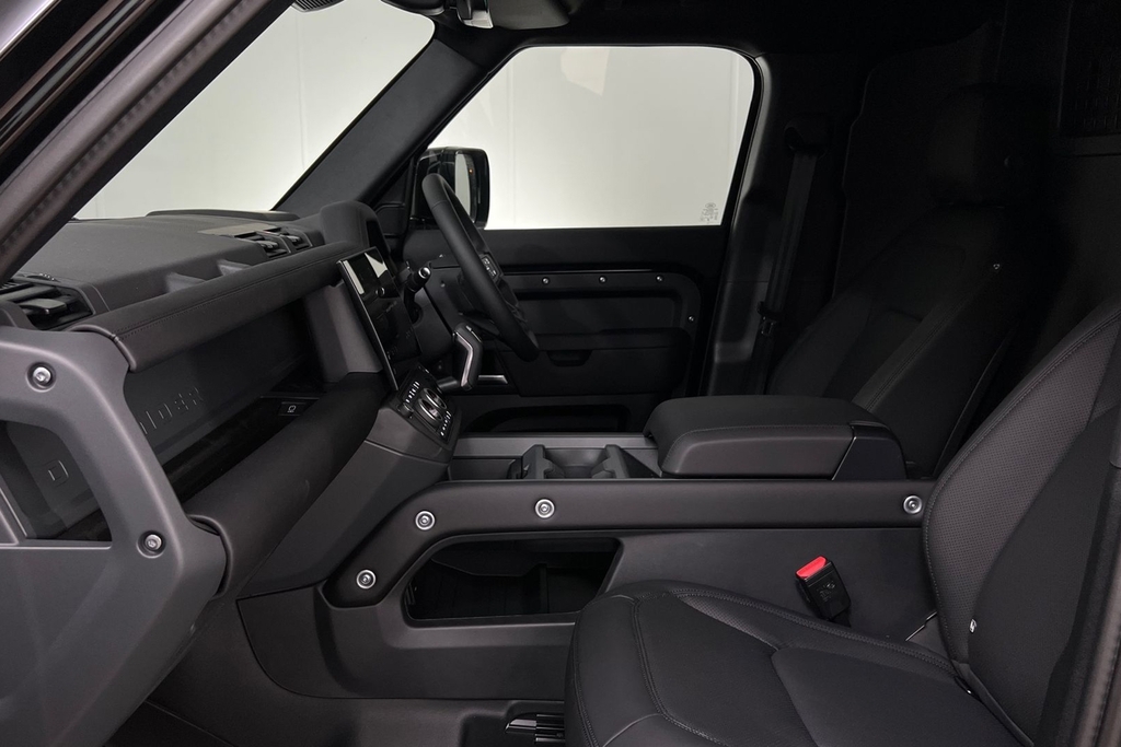 Land Rover Defender 110 D250 Hard Top X-dynamic Se Black #3