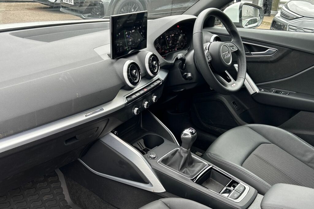 Audi Q2 S Line 35 Tfsi 150 Ps 6-Speed White #2