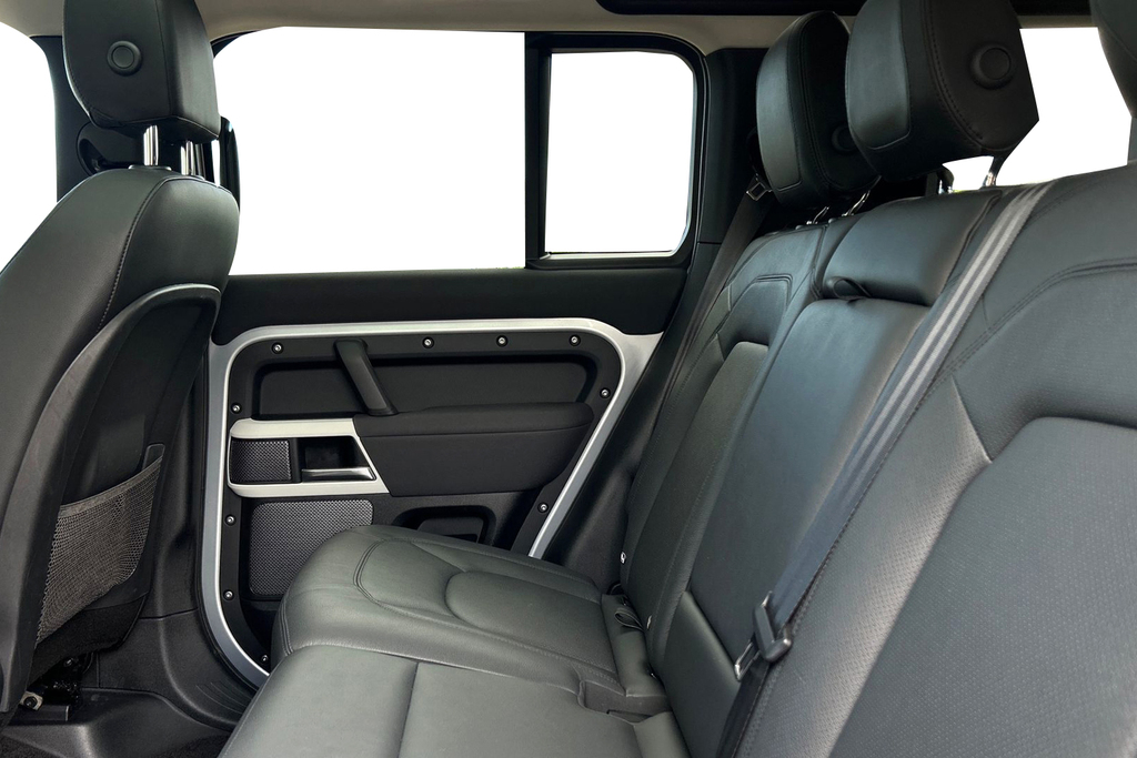 Land Rover Defender 110 D250 Xs Edition Silver #4