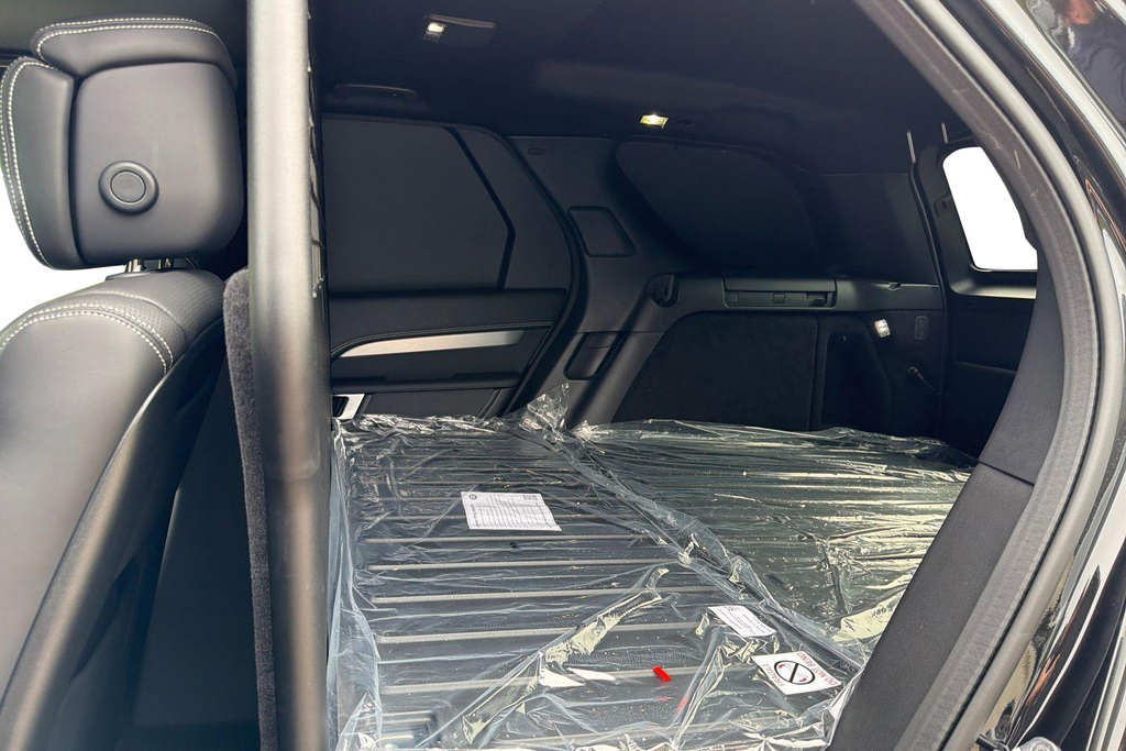 Land Rover Discovery D350 Dynamic Hse Commercial Black #4