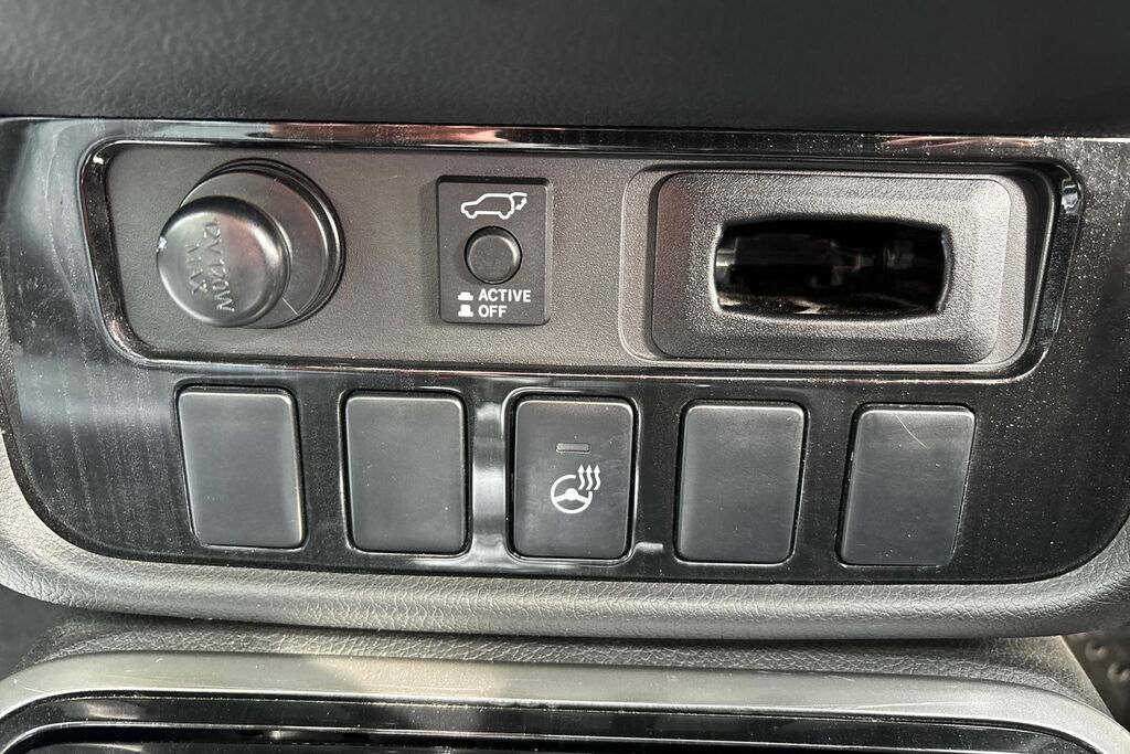 Mitsubishi Outlander Estate Silver #21