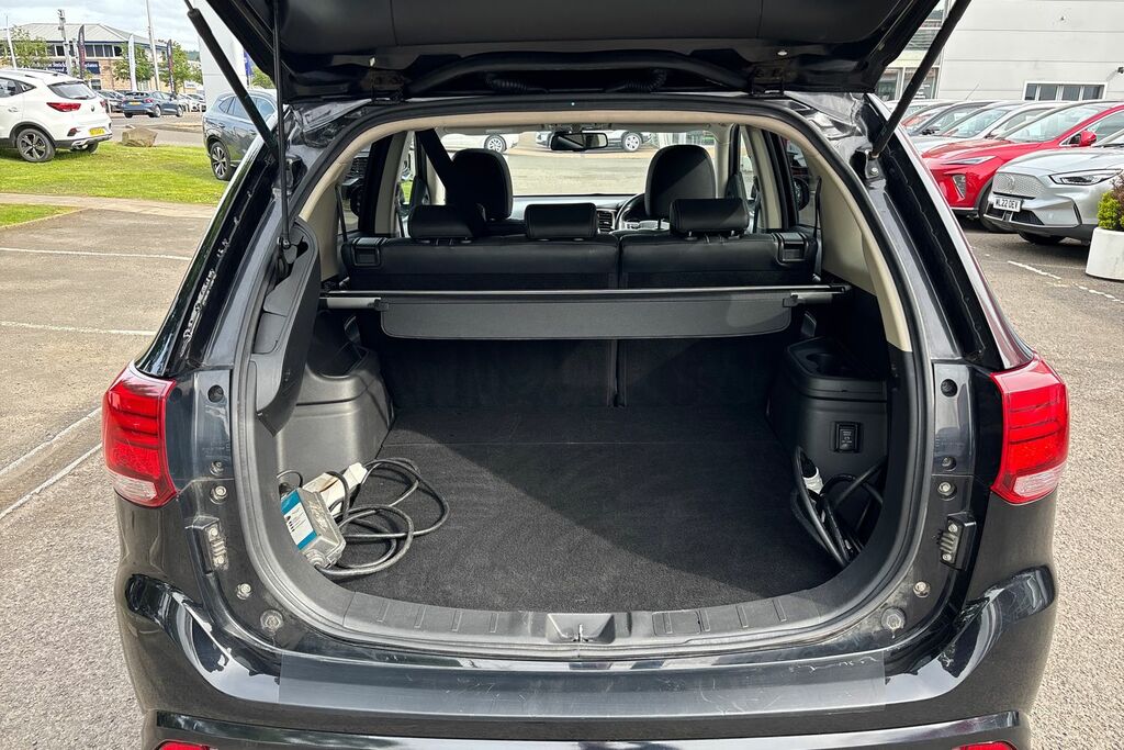 Mitsubishi Outlander Estate Silver #16