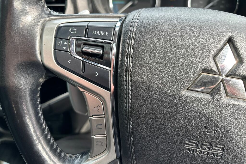 Mitsubishi Outlander Estate Silver #8