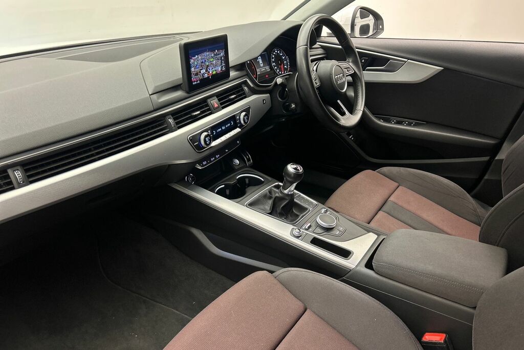 Audi A4 Avant Avant Sport 1.4 Tfsi 150 Ps 6-Speed White #2