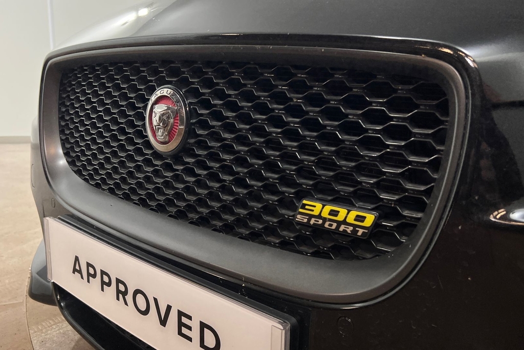 Jaguar XE 2.0 Ingenium Prestige Black #30
