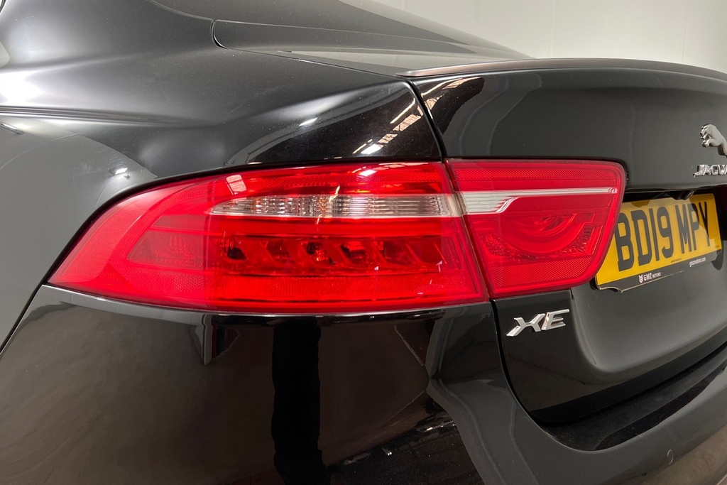 Jaguar XE 2.0 Ingenium Prestige Black #19