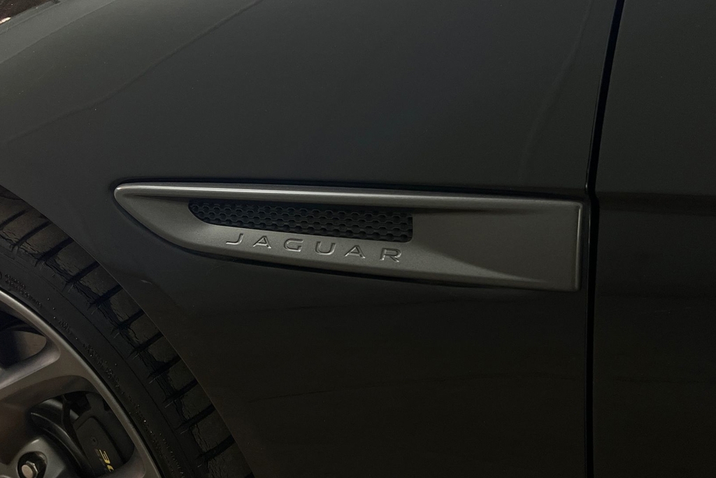 Jaguar XE 2.0 Ingenium Prestige Black #27