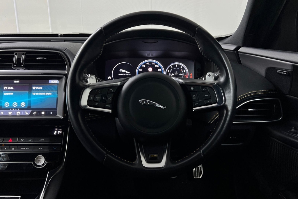 Jaguar XE 2.0 Ingenium Prestige Black #15