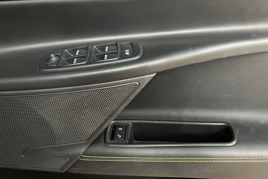 Jaguar XE 2.0 Ingenium Prestige Black #25