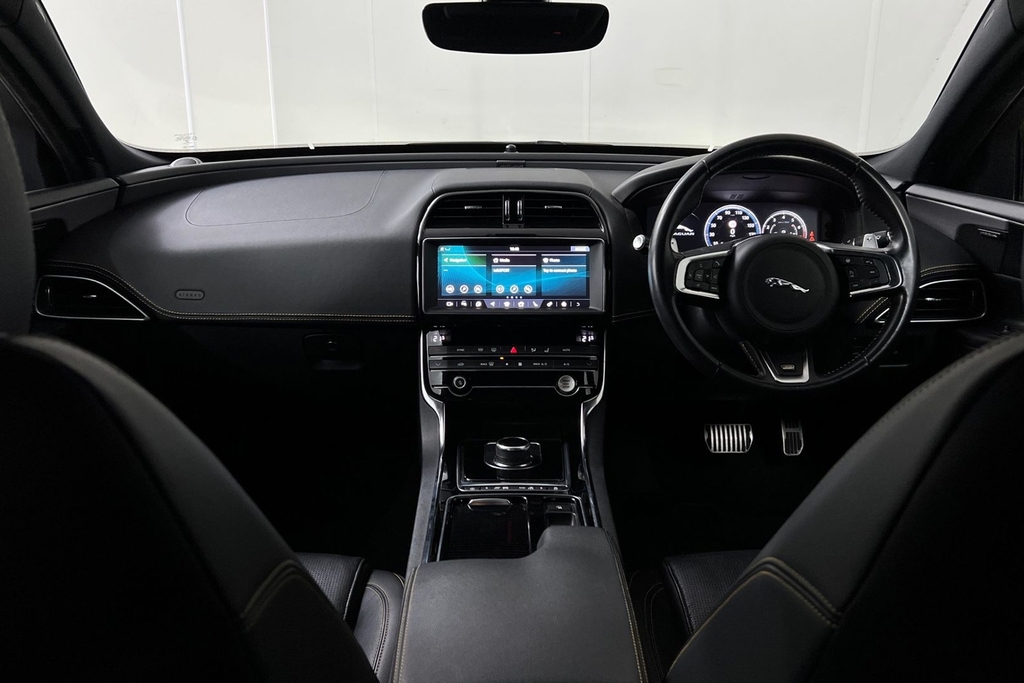 Jaguar XE 2.0 Ingenium Prestige Black #9