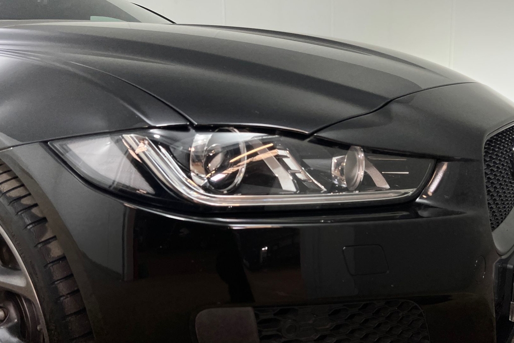 Jaguar XE 2.0 Ingenium Prestige Black #17