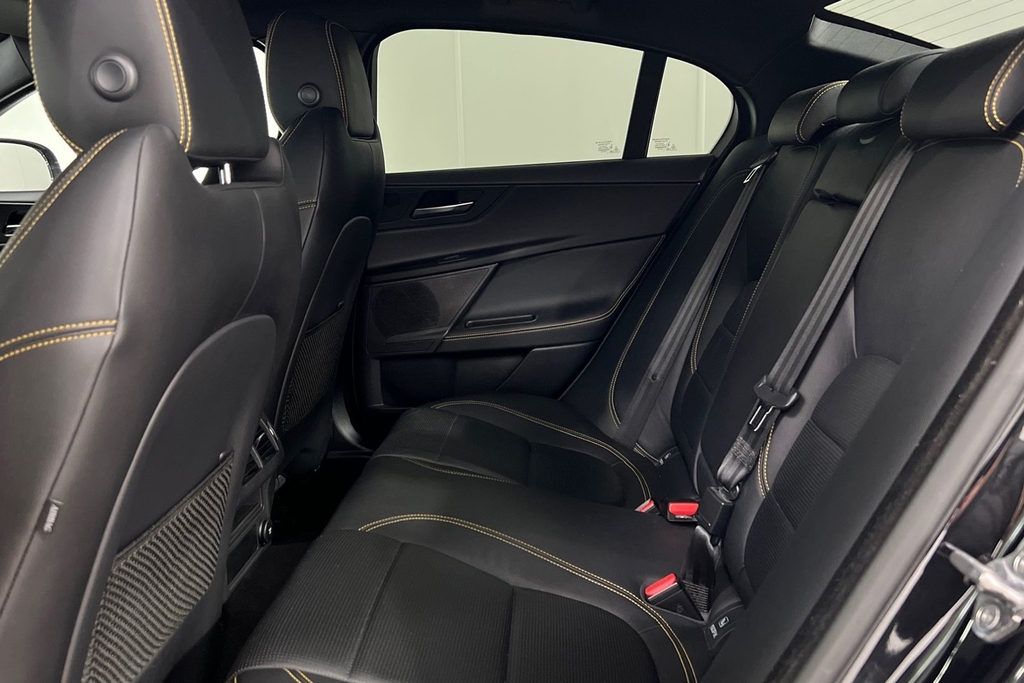 Jaguar XE I4 300 Sport Awd Black #4