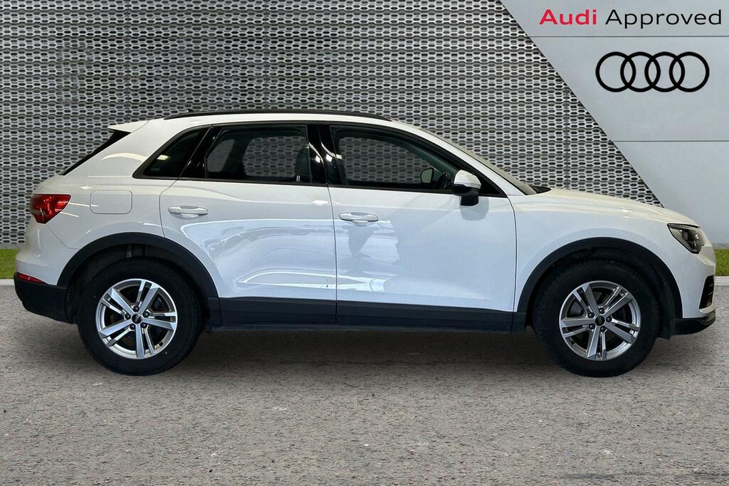 Audi Q3 Technik 35 Tfsi 150 Ps 6-Speed White #4