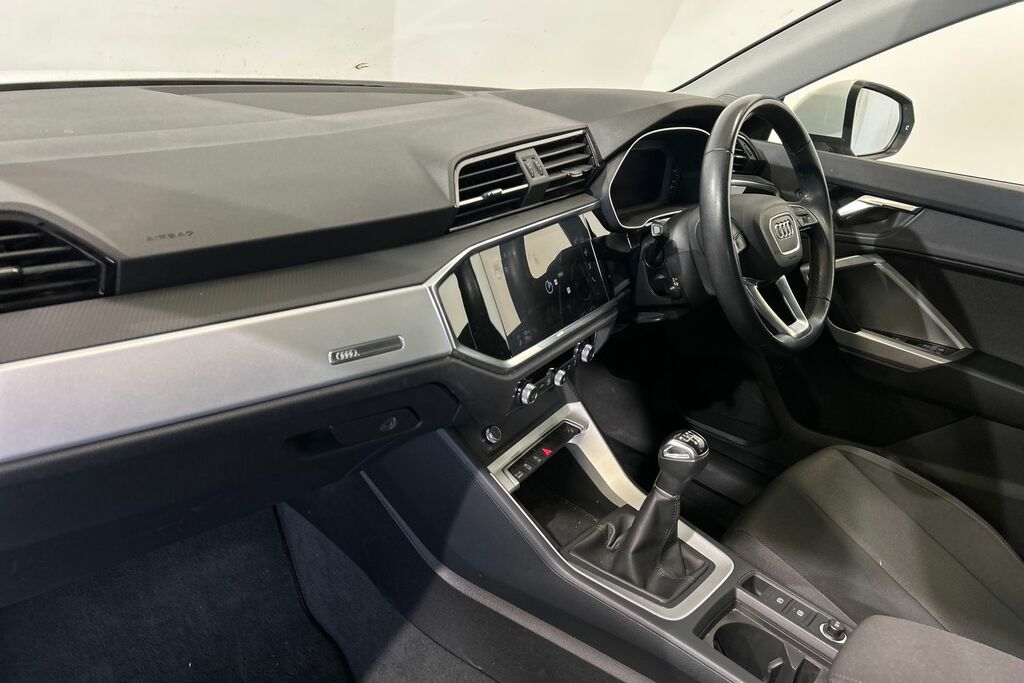 Audi Q3 Technik 35 Tfsi 150 Ps 6-Speed White #2