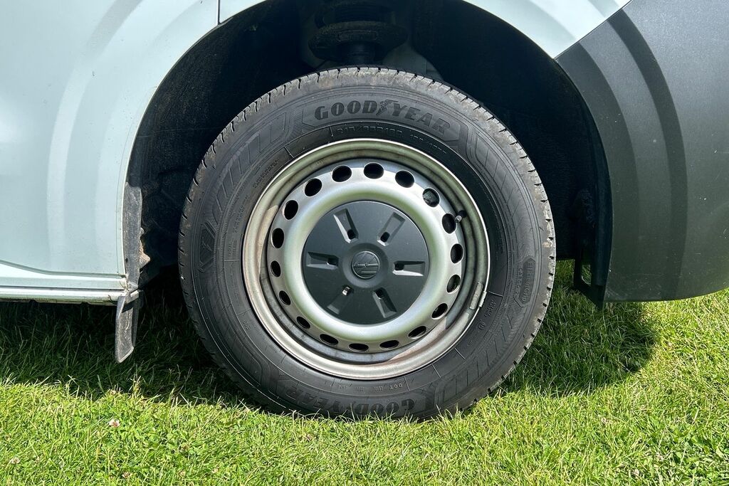 Volkswagen Transporter 2.0 Tdi 150 Commerce Plus Van White #5