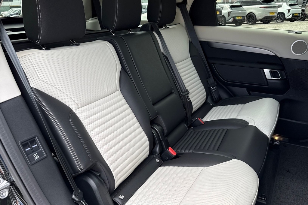 Land Rover Discovery 3.0 D350 Dynamic Hse Grey #32
