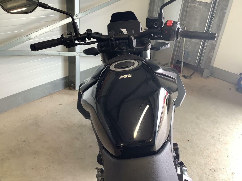 Suzuki  Abs Black #10