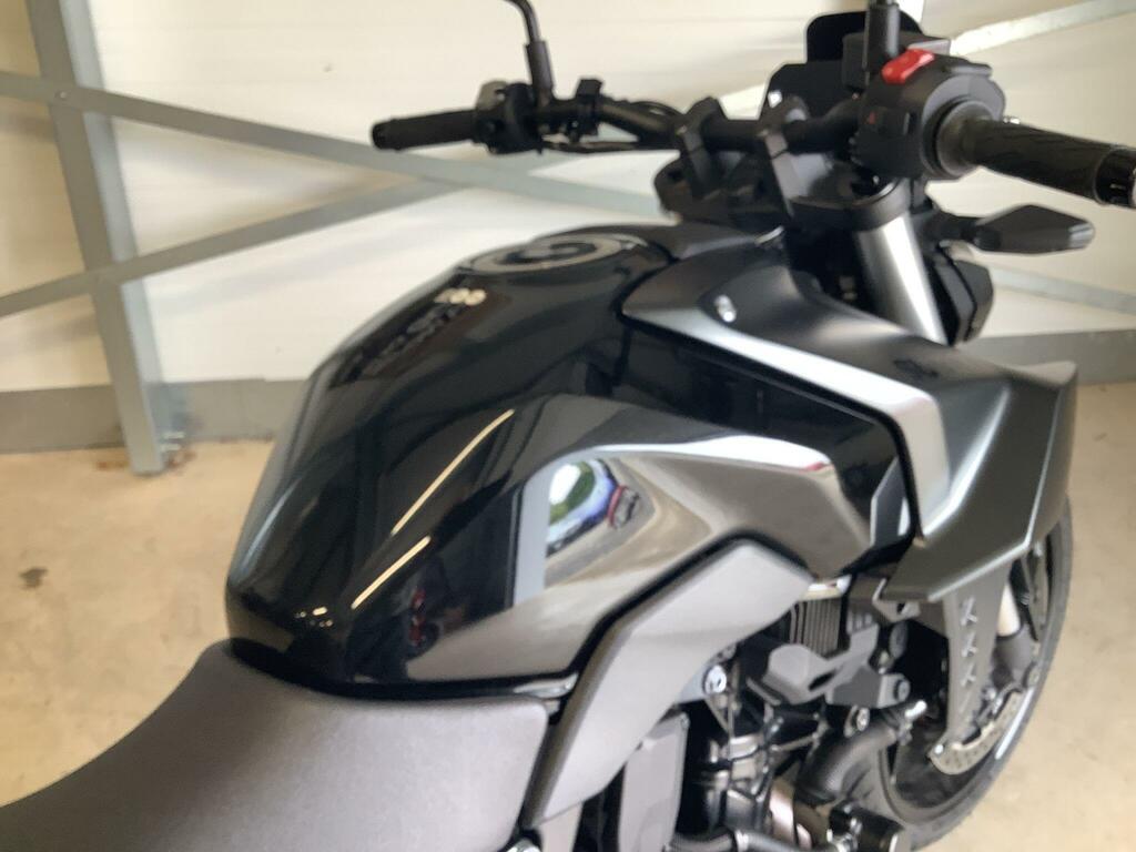 Suzuki  Abs Black #5