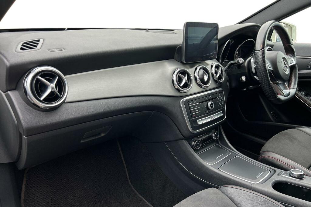 Mercedes-Benz GLA Class 2.1 Gla200d Amg Line Suv 7G-dct Euro 6 White #6