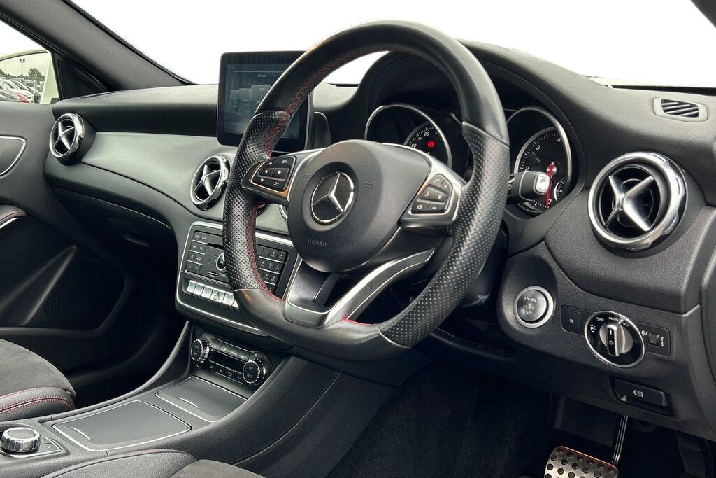 Mercedes-Benz GLA Class Gla 200 Sport Executive D 4Matic Red #7