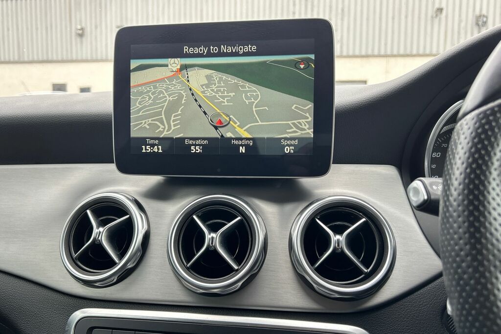 Mercedes-Benz GLA Class Gla 200 Sport Executive D 4Matic Red #20
