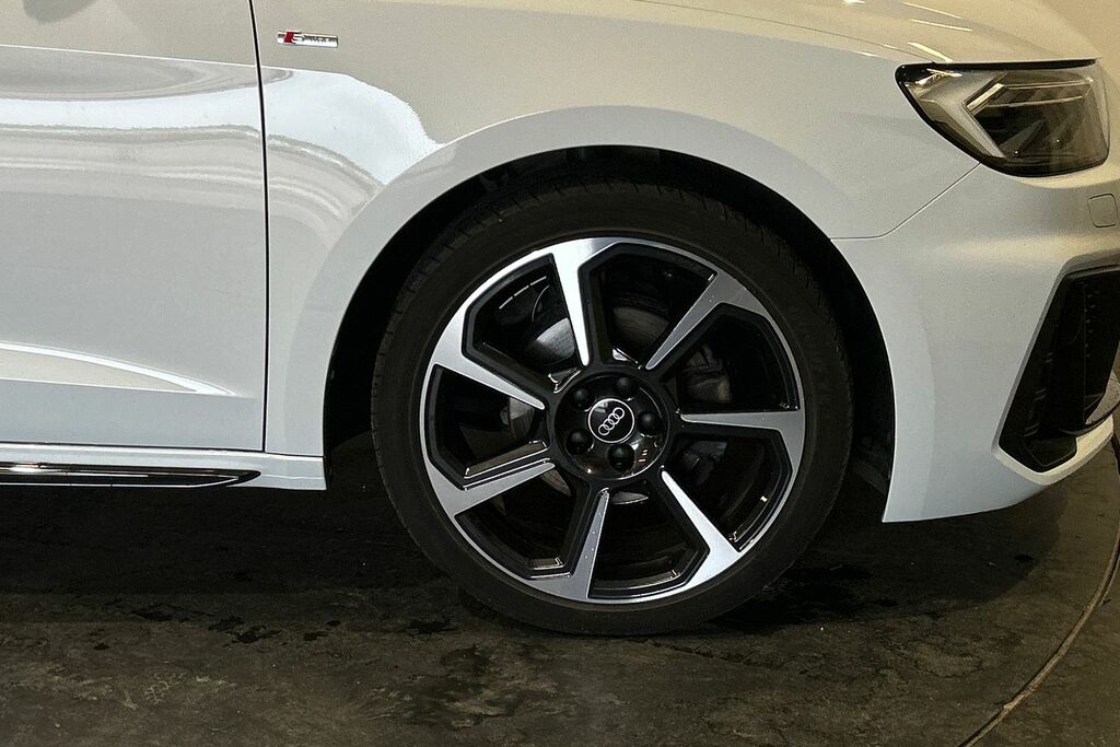 Audi A1 Black Edition 30 Tfsi 110 Ps 6-Speed SW23VYY White #5