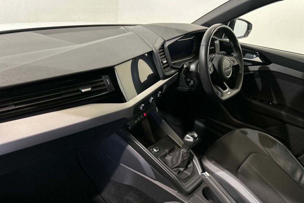 Audi A1 Black Edition 30 Tfsi 110 Ps 6-Speed SW23VYY White #2