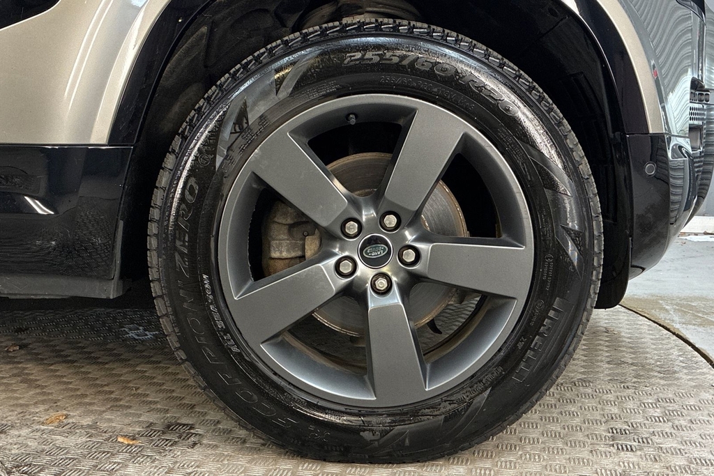 Land Rover Defender 90 X-dynamic Hse Black #8