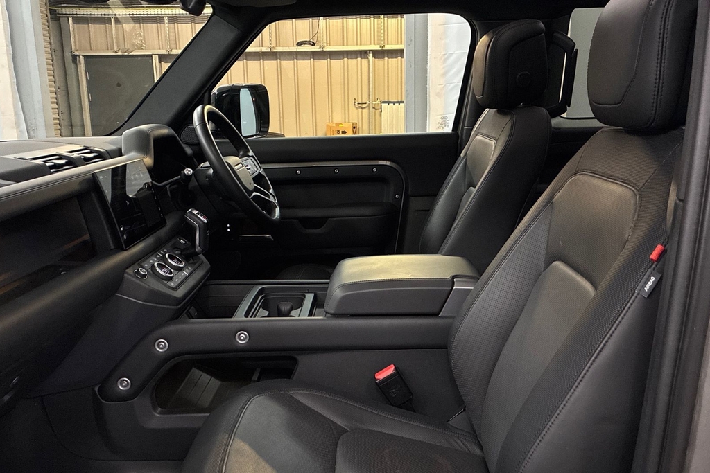 Land Rover Defender 90 D250 X-dynamic Hse Silver #3