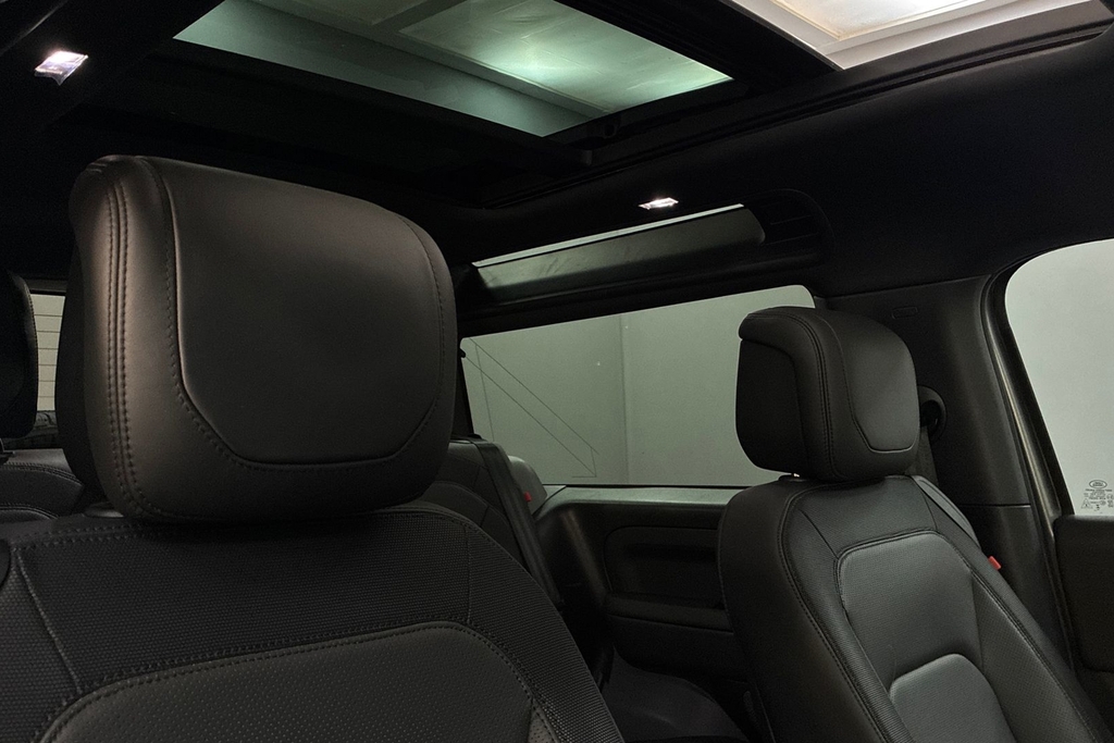 Land Rover Defender 90 X-dynamic Hse Black #21