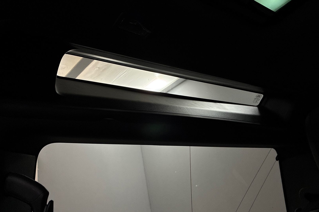 Land Rover Defender 90 X-dynamic Hse Black #36