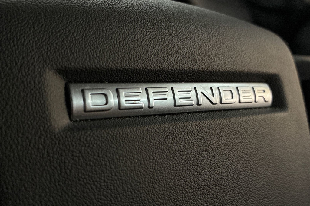 Land Rover Defender 90 X-dynamic Hse Black #30