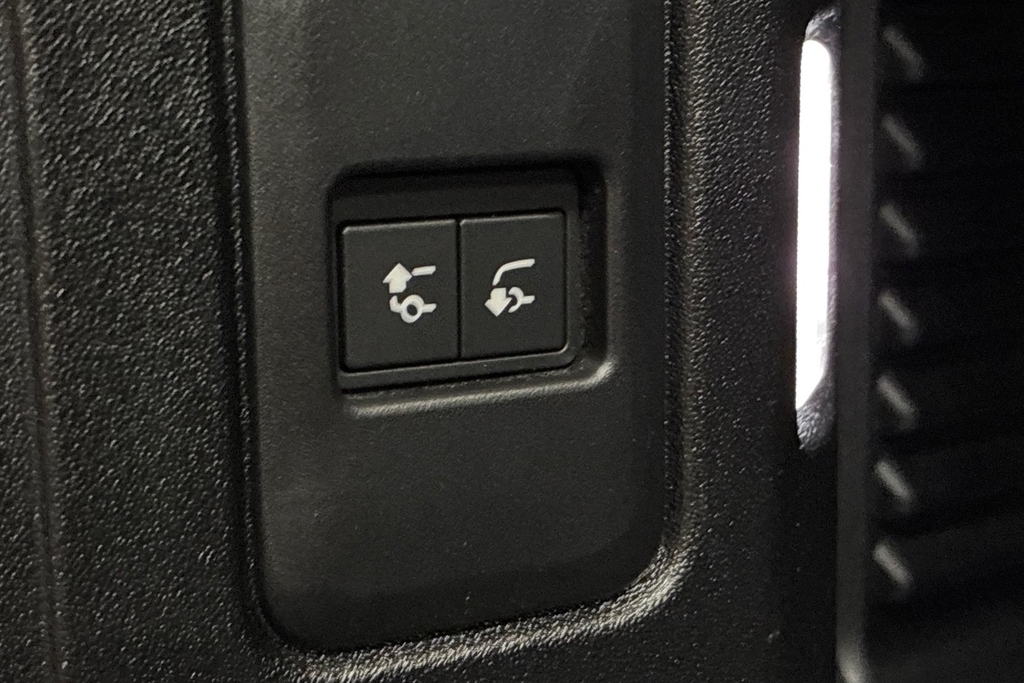 Land Rover Defender 90 X-dynamic Hse Black #38