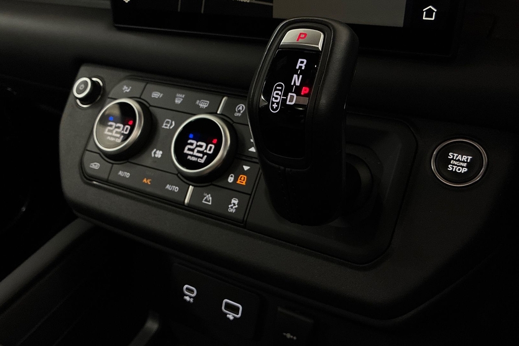 Land Rover Defender 90 X-dynamic Hse Black #13
