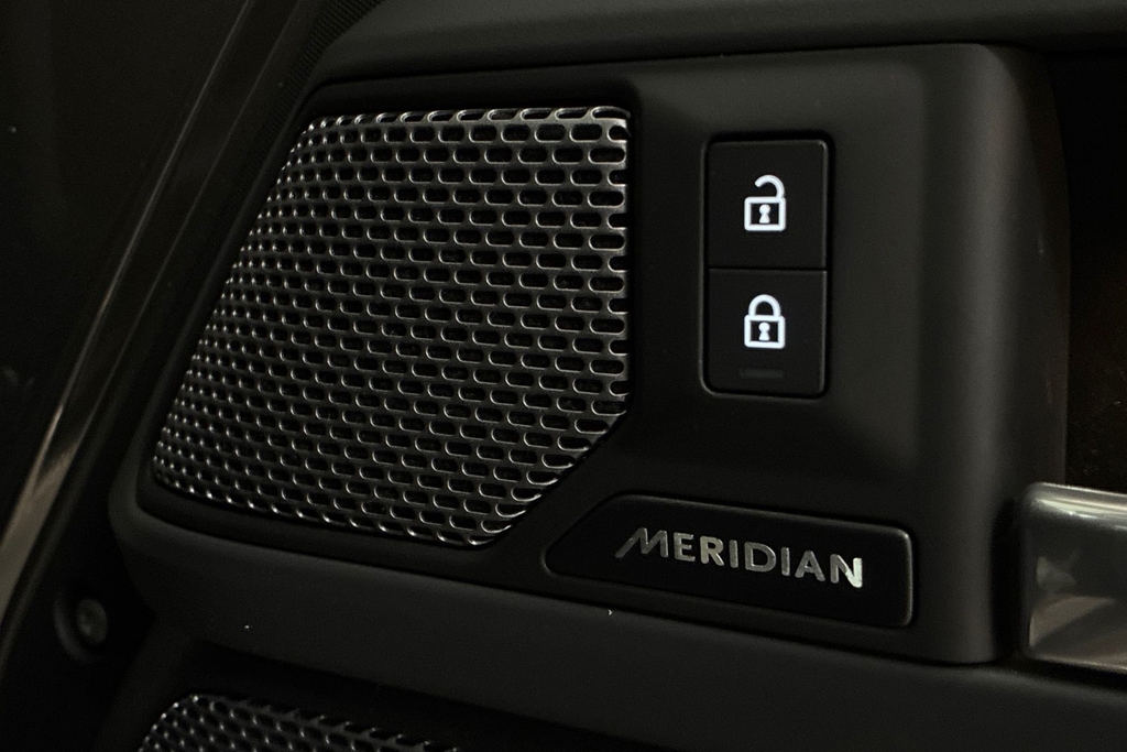 Land Rover Defender 90 X-dynamic Hse Black #24
